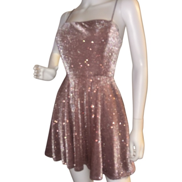 WINDSOR
Glow Goals Glitter Knit
Skater Dress size S Rose Mauve Color - Picture 6 of 10